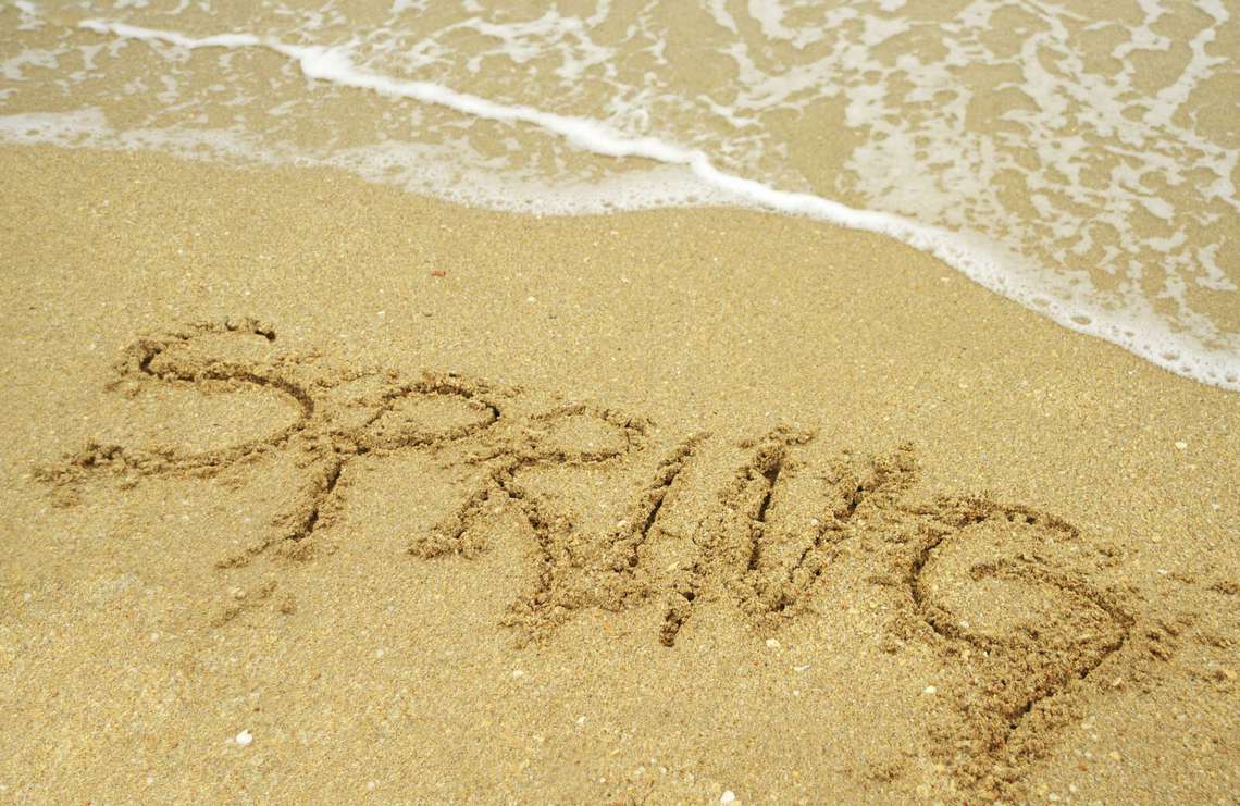 Spring break jobs for college students & how to find them